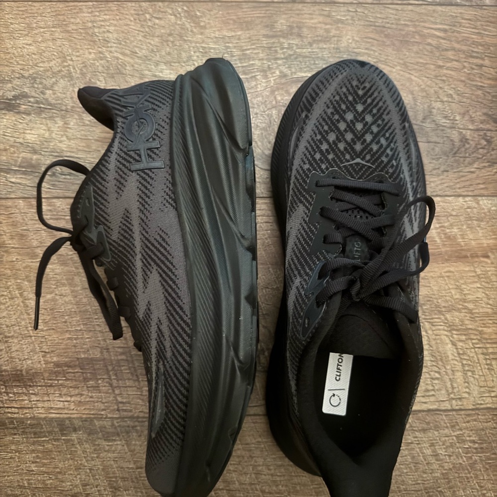 Women Hoka Clifton 9 Size 7D